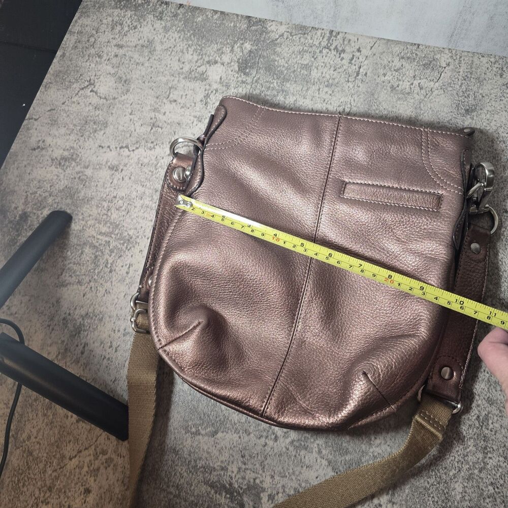 B. MAKOWSKY SOFT PEBBLE LEATHER BRONZE METALLIC CROSS BODY BAG HANDBAG MESSENGER - Picture 4 of 7